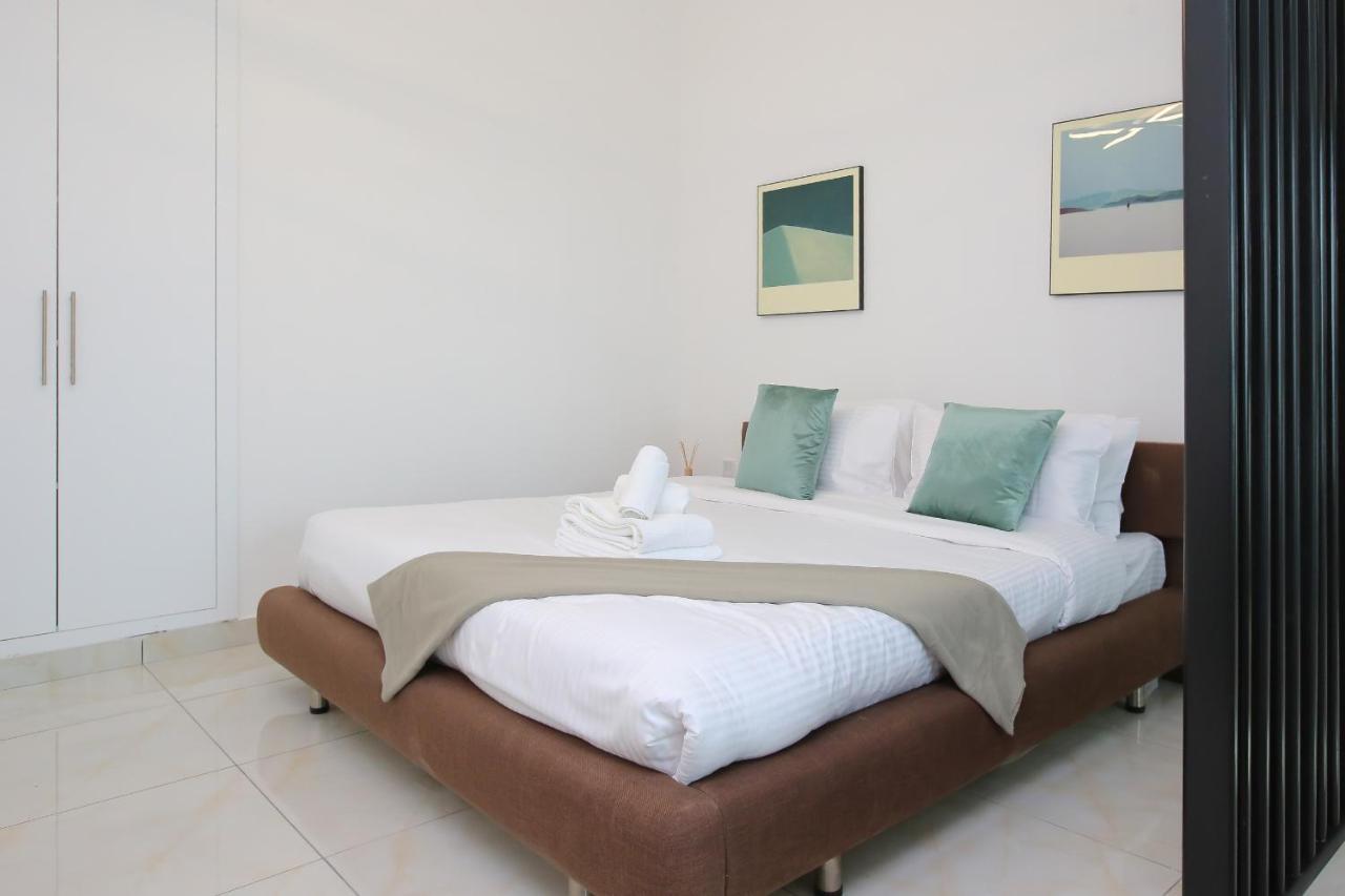 Allsopp & Allsopp - Square Tower Apartment *